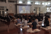 Listening to a Dharma talk (開示) during a retreat
