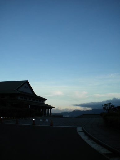 Main Buddha Hall (大雄寶殿) at dusk